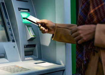 Alerta AUH y beneficiarios de ANSeS: el BCRA permitiría que billeteras virtuales cobren deudas por débito automático