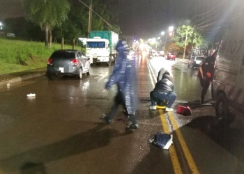 Motociclista de 19 años resultó herido tras chocar con un auto