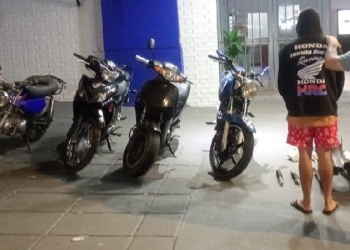 Desbaratan desarmadero de motos robadas y detienen a dos hombres