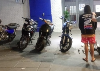 Detienen a un hombre con numerosas causas por robo de motos en un taller clandestino