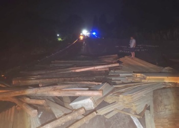 Camionero herido tras despistar con su vehículo en la ruta 12