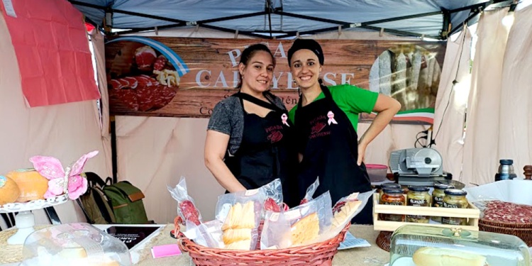 Las emprendedoras Rocío y Jesica de @picadacaroyense