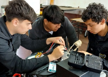 “No es casual el ataque a la industria y el tremendo ajuste a la educación técnica”