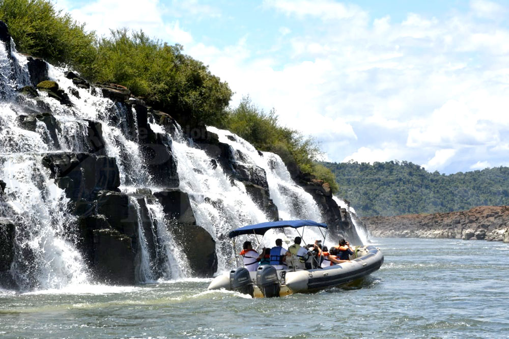 Fuerte movimiento turístico en Iguazú y El Soberbio durante el fin de semana extralargo