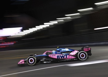 Colapinto sufrió un toque en la largada en Las Vegas y avanzó dos posiciones tras las descalificaciones de McLaren