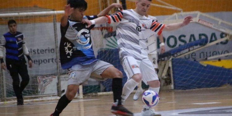 POR TODO. Río Grande iba anoche ante Rosario por un lugar en la final.