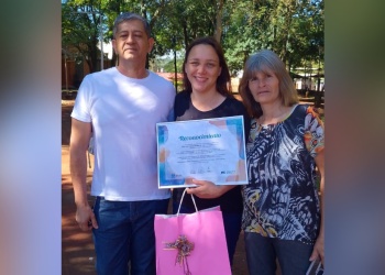 Continúan los galardones para la docente Gabriela Büttner