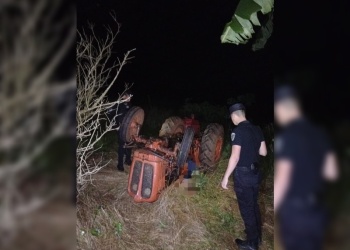 Murió un hombre al volcar su tractor en una zona rural de Aristóbulo del Valle