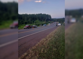 Un tráiler perdió una rueda en plena Ruta 12 y causó un choque