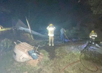 Fuego devoró una casa en Piray: pérdida total, pero sin heridos