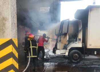 Incendio en el frigorífico Abasto Carnes: un lesionado y amplio despliegue para controlar las llamas