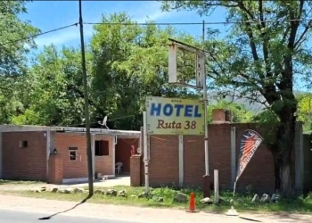 Investigan como femicidio y suicidio el hallazgo de una pareja sin vida en un motel