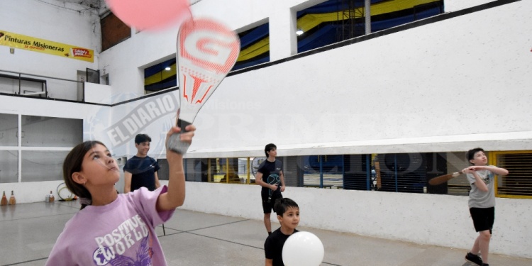 A PRACTICAR. Varios de los más chicos vivieron su primera experiencia.