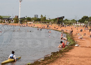 Las playas posadeñas colmaron su capacidad durante el fin de semana extra largo