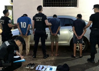 A punta de cuchillos, desvalijaron en la calle a estudiante obereño