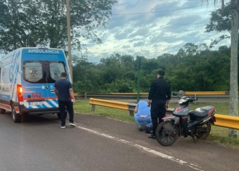Joven motociclista falleció tras despistar en la rotonda de acceso a Puerto Iguazú