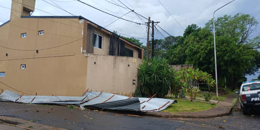 Temporal: siete familias fueron asistidas por voladuras de techos en Posadas