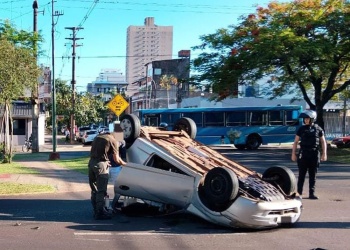 Triple choque y vuelco en pleno centro de Posadas