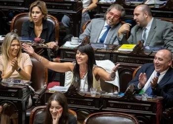 Villaverde retiró la renuncia a Diputados y podría seguir en la Cámara baja tras el freno a su jura en el Senado