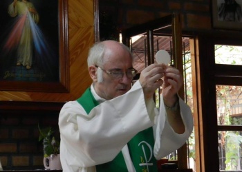 Recordarán al sacerdote Guillermo Hayes, a once años de su muerte