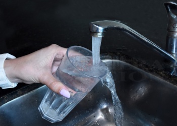 Rotura de cañería vuelve a complicar el suministro de agua en Eldorado