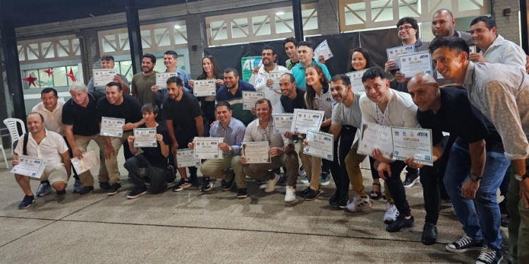ORGULLO. Los nuevos entrenadores tuvieron una noche de celebración.