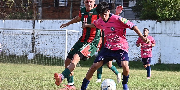 PAREJO. En el encuentro de ida, Brown y Estudio Galeano igualaron 1-1.
