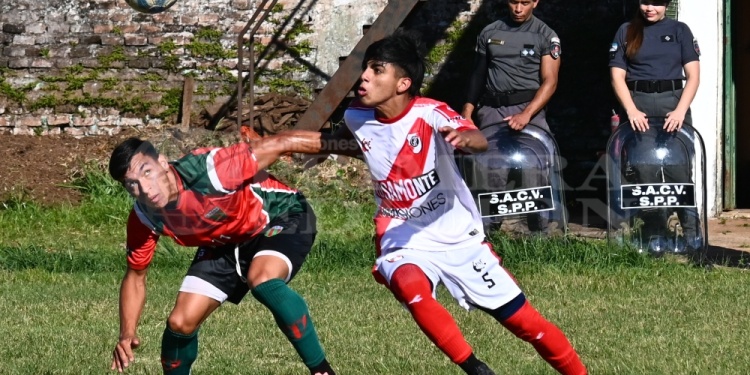 EN ACCIÓN. Brown se impuso ante Guaraní y está en zona de clasificación.