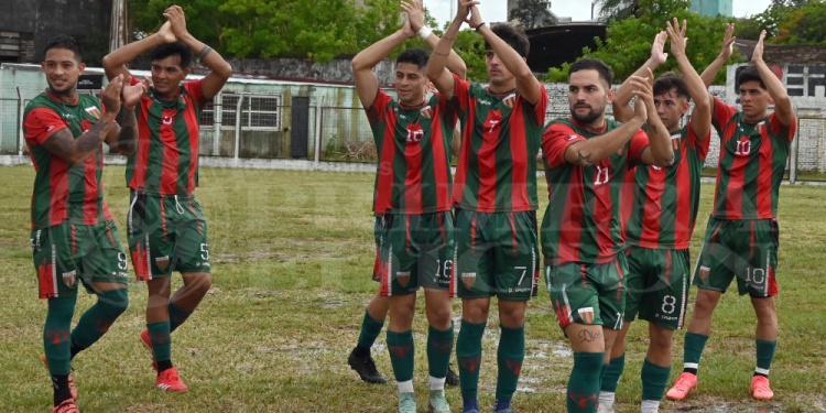 BUENA TARDE. Brown se fue al descanso ganando por la mínima y en el complemento se despachó con cinco tantos.