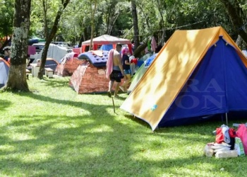 Vacaciones en carpa, alternativa que vuelve en tiempos complejos