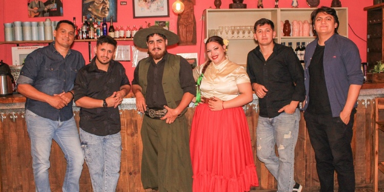 JUVENTUD CHAMAMECERA. El grupo Che Rogá presentará una nueva producción audiovisual con un enganchado de clásicas canciones como “Amor ardiente” y “Jamás te podré olvidar”, grabado en la Peña Misionero y Guaraní, de Posadas.