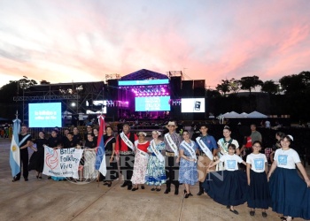 Música, danza y emoción en  el inicio del Festival del Litoral