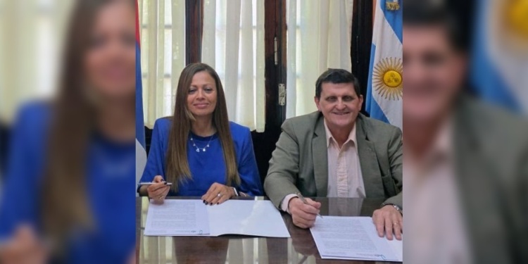 FIRMA. Adolfo Safrán y Fabiola Bianco, presidenta del Tribunal de Cuentas.