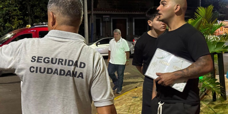 EN MARCHA. Los funcionarios de la Dirección de Seguridad Ciudadana comenzaron a informar sobre la vigencia de ordenanza y cómo cumplirla. (Foto: Gentileza MPI)