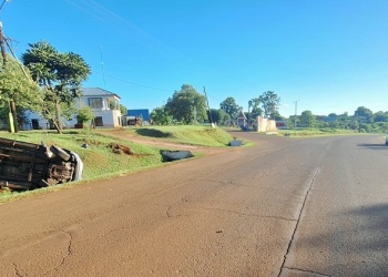 Itacaruaré: despiste y vuelco sobre la ruta 2 dejó como saldo varios lesionados