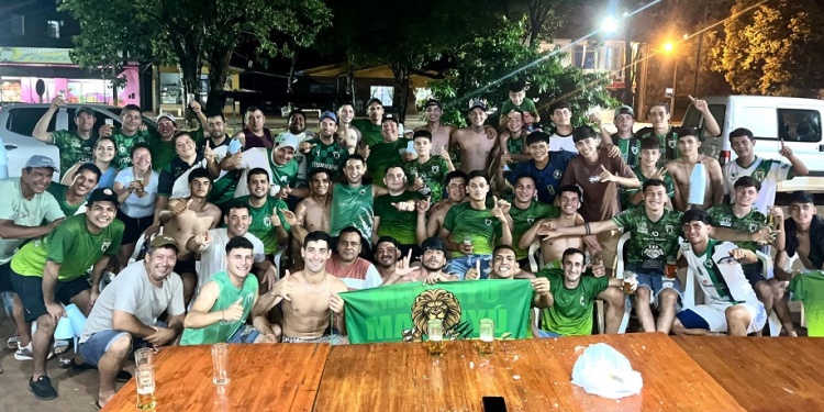 POR DUPLICADO. La Primera y la Sub-21 de Mandiyú festejaron el pase.