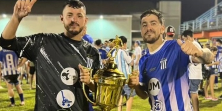 HISTÓRICOS. Juan Mendoza junto a Nahuel Melgarejo, dos que están desde el inicio de está exitosa camada de jugadores de Nacional.