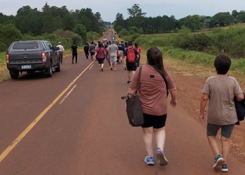 Peregrinos desafiaron el clima y llegaron hasta el Monumento Mariano de la Virgen María