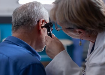 Salud auditiva: incidencia de los auriculares y sonidos intensos