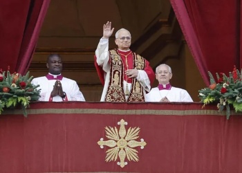 León XIV volvió a presidir la Misa de Navidad con un fuerte llamado por la paz