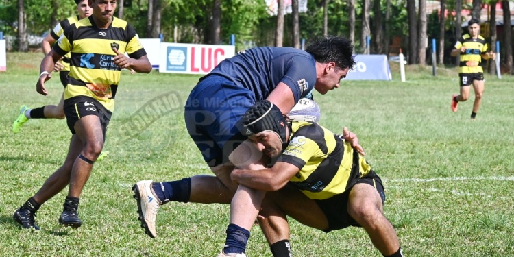 TACKLE. El Seven a side de CAPRI abrió la temporada y consagró a CURDA.