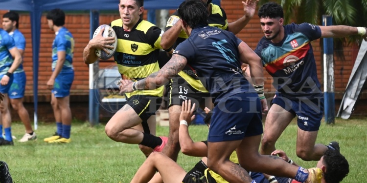 SIN TREGUA. CAPRI A y Mamangá iniciaron el torneo con un partido parejo.