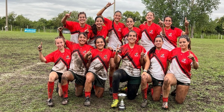 FESTEJO. El team femenino ganó la Copa de Oro en la categoría Mayores.