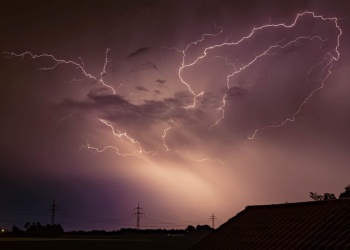 Ciclón extratropical avanza en el sur de Brasil y enciende alertas por lluvias intensas y vientos extremos en la región