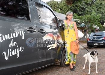 Viajeras aguardan arreglo del auto para poder continuar la travesía