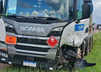 Un fallecido tras un choque frontal entre un camión y un auto en Puerto Leoni