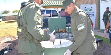 EL PESADO JUEGO DE JARDÍN. La droga fue escondida en bancos y mesas confeccionadas en moldes de cemento, la carga supera los mil millones de pesos de aforo.