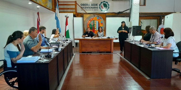 POR MAYORÍA. Del lado izquierdo se ve al bloque oficialista y en el derecho a la oposición durante la votación.