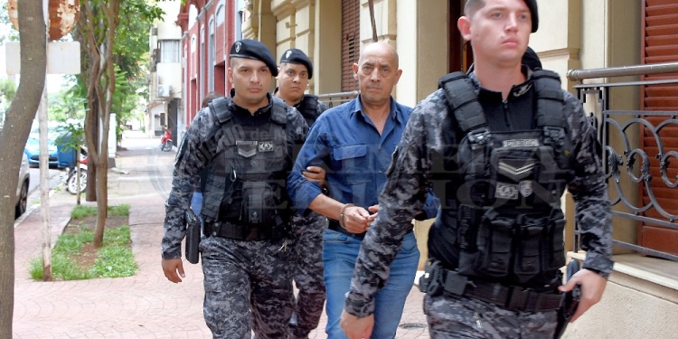 HALLADO CULPABLE. El acusado retorna esposado a Puerto Rico para cumplir la sentencia emitida ayer al mediodía.