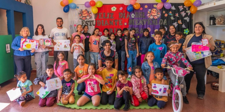 COMUNIDAD. De lunes a viernes se encuentran para compartir estudio, talleres y actividades recreativas.